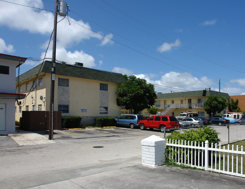 Harding Place in Hollywood, FL - Foto de edificio