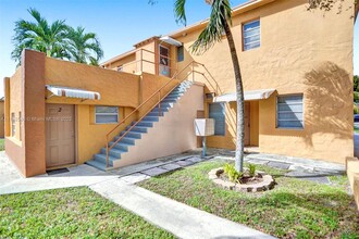 30 Canal St in Miami Springs, FL - Building Photo - Building Photo