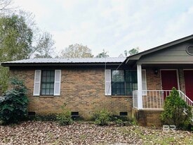 20901 Lawrence Rd in Fairhope, AL - Building Photo