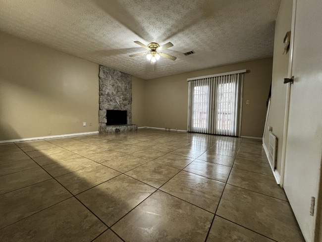 6479 Meadow Rue Dr in Norcross, GA - Foto de edificio - Building Photo