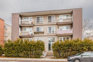 460 De Chartres Rue in Laval, QC - Building Photo