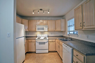 Park Terrace Apartments in Austin, TX - Building Photo - Interior Photo