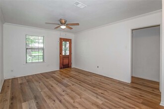 1302 Houston St in Conroe, TX - Building Photo - Building Photo