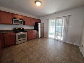 433 Falls Cove in Jacksonville, NC - Building Photo - Building Photo