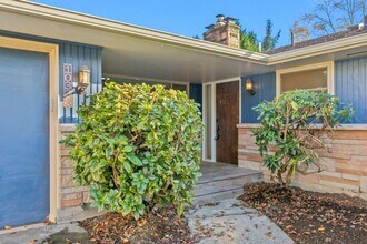 10338 44th Ave NE in Seattle, WA - Building Photo - Building Photo