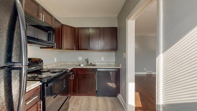 1121 Gleneagle Rd in Baltimore, MD - Foto de edificio - Building Photo