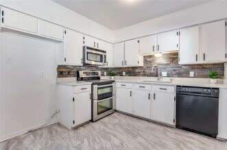 823 Ross Ln in Seagoville, TX - Building Photo - Building Photo