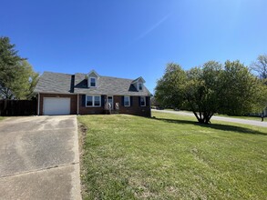 2301 Sherwood Hills Ct in Clarksville, TN - Building Photo - Building Photo