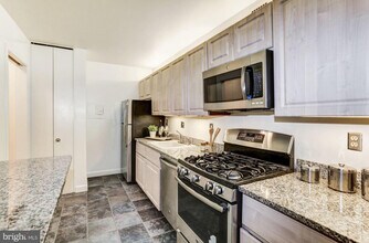 4515 Willard Ave, Unit 1915s in Chevy Chase, MD - Building Photo - Building Photo