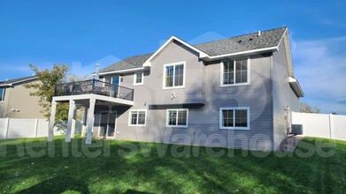 1103 Rich River Way in New Richmond, WI - Building Photo - Building Photo