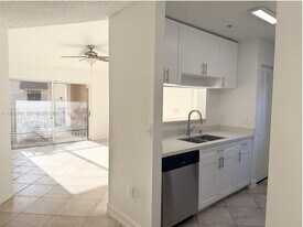2081 Renaissance Blvd, Unit 208 in Miramar, FL - Building Photo
