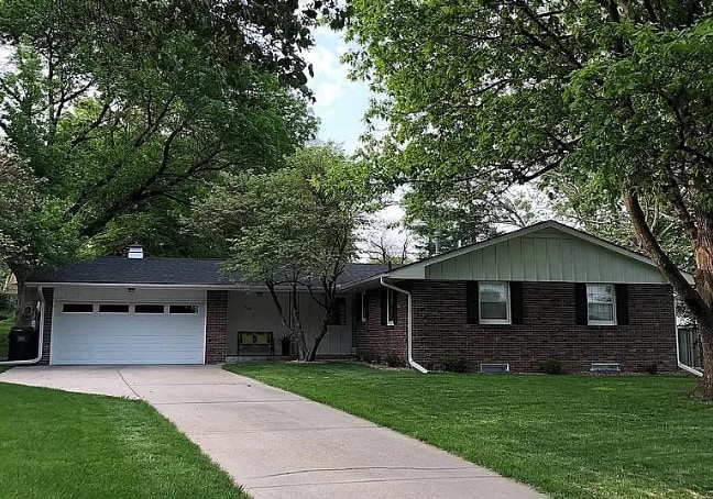 property at 3220 Loveland Dr