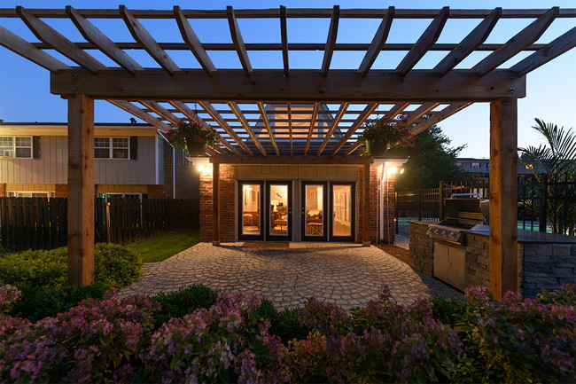 The Townhomes and Flats At Fontaine in Lexington, KY - Building Photo - Building Photo