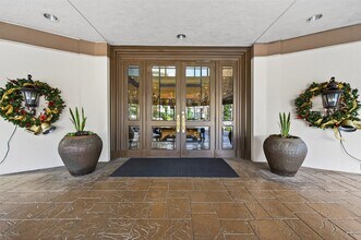 3525 Sage Rd in Houston, TX - Foto de edificio - Building Photo