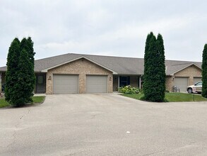 WARRINGTON ESTATES in Cecil, WI - Building Photo - Building Photo
