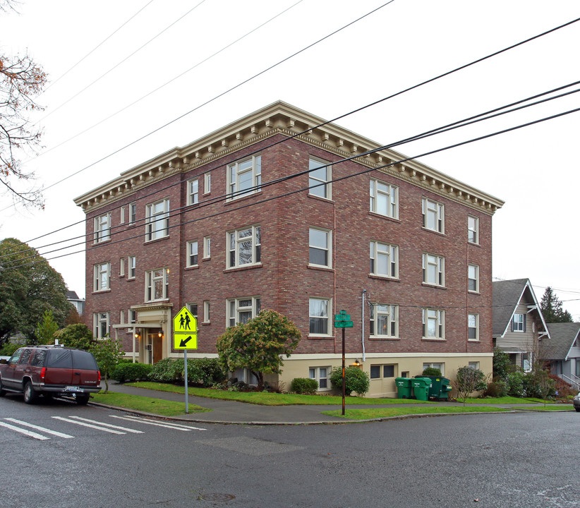 Willmar Apartments in Seattle, WA - Building Photo