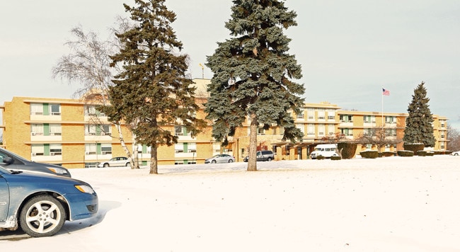 Taylor Park Apartments 55+ in Sheboygan, WI - Foto de edificio - Building Photo