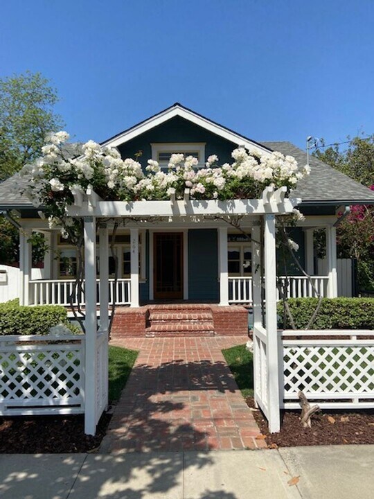 264-262 N Cleveland St in Orange, CA - Building Photo