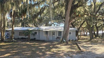 44 Crawford Dr in Lake Placid, FL - Building Photo