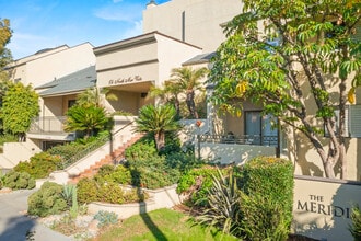 64 N Mar Vista Ave, Unit 105 in Pasadena, CA - Building Photo - Building Photo