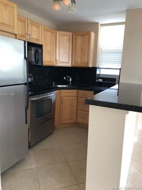 524 Orton Ave-Unit -5J in Fort Lauderdale, FL - Foto de edificio