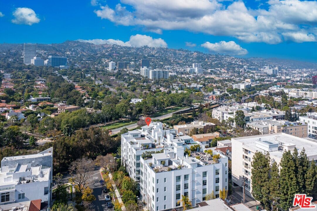 460 N Palm Dr in Beverly Hills, CA - Building Photo