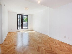 300 W 122nd St in New York, NY - Building Photo - Building Photo