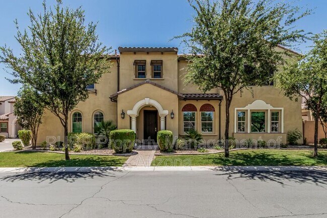 property at 1945 W Grand Canyon Dr