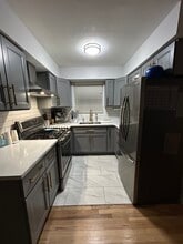 229 E 237th St, Unit First floor unit in Bronx, NY - Foto de edificio - Building Photo