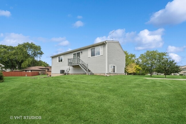 30W145 Country Lakes Dr in Naperville, IL - Building Photo - Building Photo
