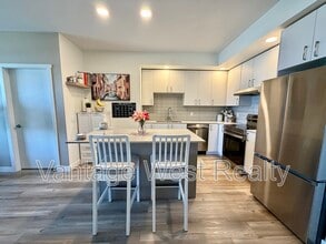 1057-1057 Frost Rd in Kelowna, BC - Building Photo - Building Photo