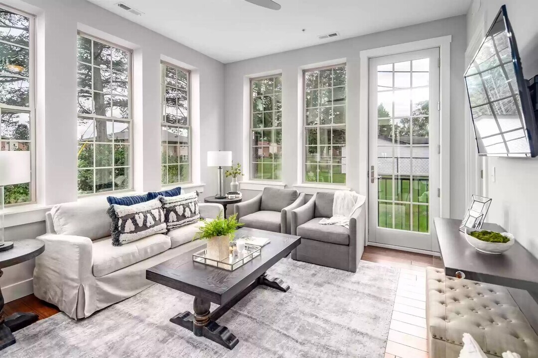 1033 Keenan Ct, Unit 11B in South Bend, IN - Foto de edificio
