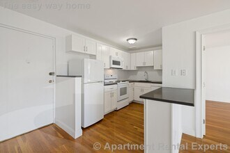 134 Summer St, Unit #37 in Malden, MA - Foto de edificio - Building Photo