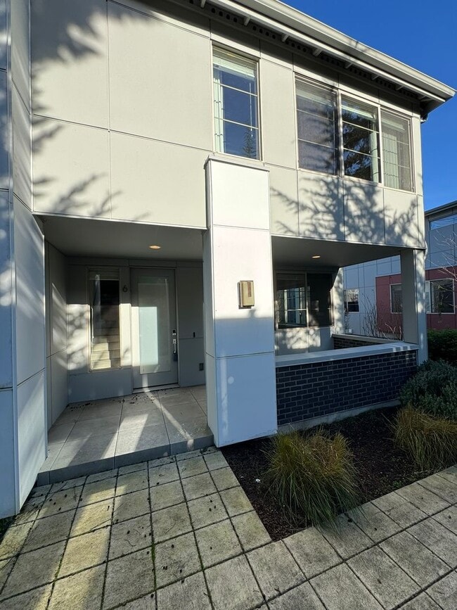 11403 117th Ln NE in Kirkland, WA - Foto de edificio - Building Photo