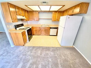 6633 W Tropicana Ave in Las Vegas, NV - Building Photo - Building Photo