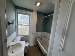 1 Hamilton St, Unit 2 in Plymouth, MA - Foto de edificio - Building Photo