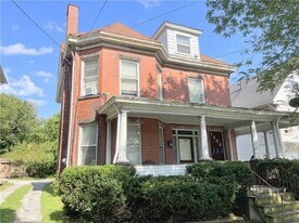 1208 Highland Ave, Unit 1 in New Castle, PA - Building Photo