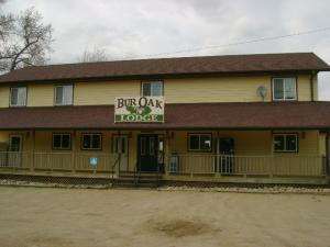 Bur-Oak Lodge in Waubay, SD - Building Photo