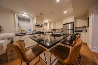 1803 Beacon St, Unit B in Brookline, MA - Foto de edificio - Building Photo