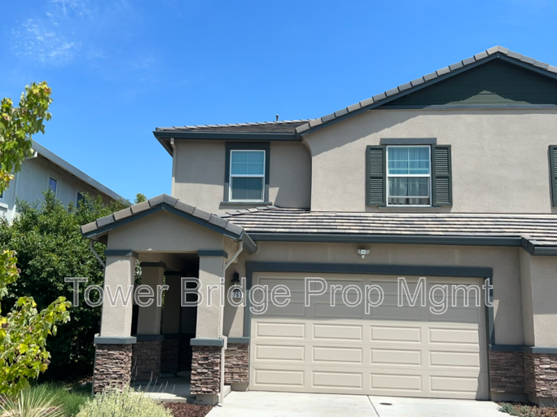 8769 Donson Way in Elk Grove, CA - Building Photo