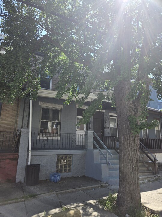 5624 Arch St in Philadelphia, PA - Building Photo