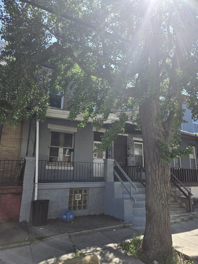 property at 5624 Arch St