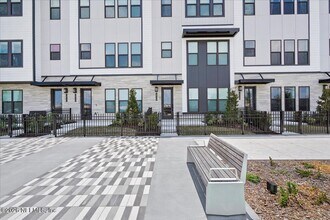 1928 Prudential Dr in Jacksonville, FL - Building Photo - Building Photo