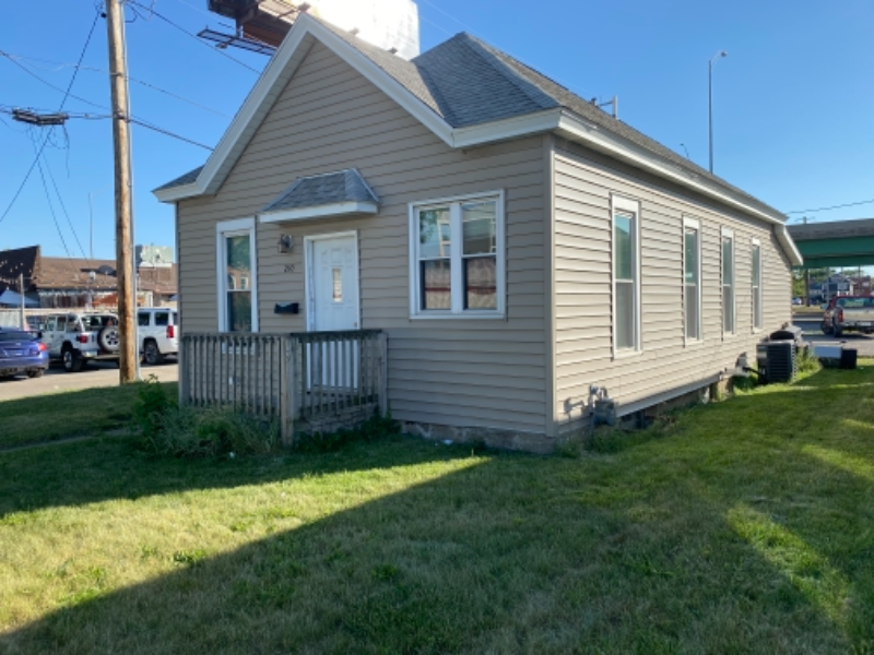 210 3rd St SW in Cedar Rapids, IA - Building Photo