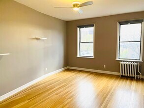 821 Bergen Ave in Jersey City, NJ - Foto de edificio - Building Photo