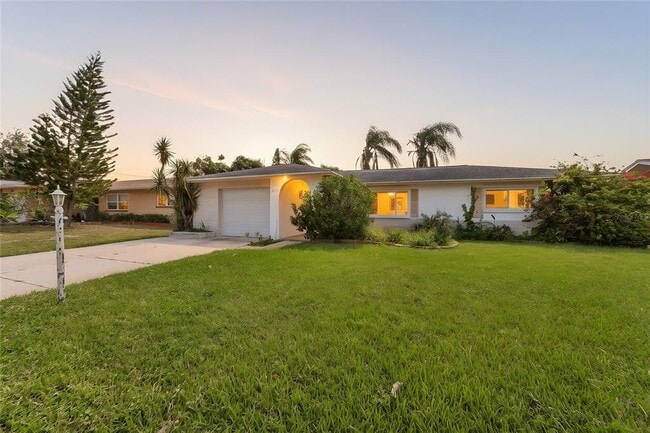 2127 Scotland Dr in Clearwater, FL - Foto de edificio - Building Photo