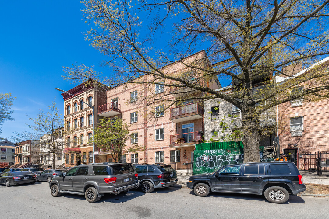 419 Hart St in Brooklyn, NY - Foto de edificio