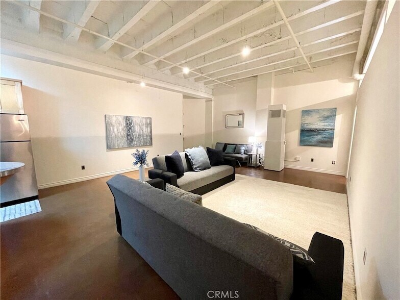 312 W 5th St, Unit 510 in Los Angeles, CA - Building Photo