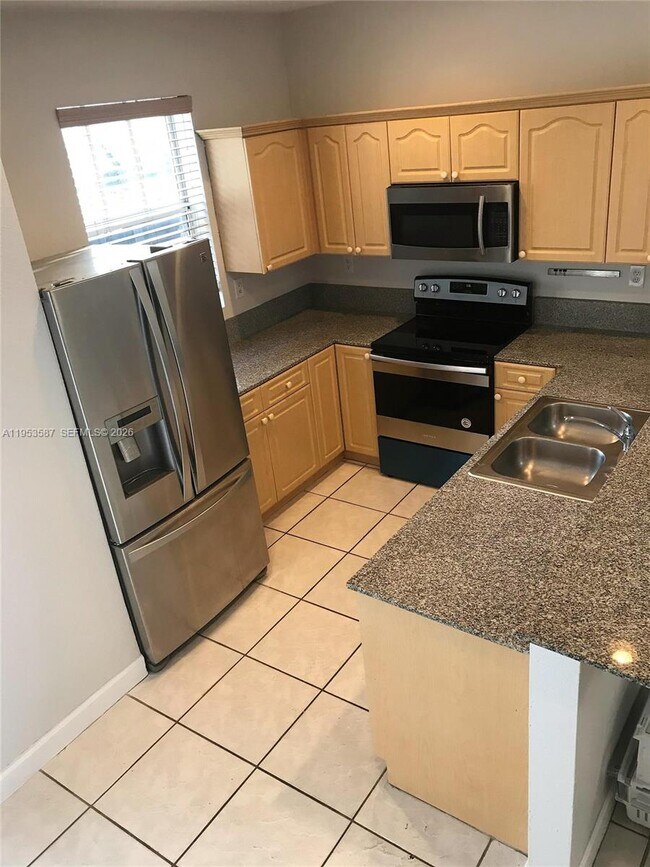 2201 Monroe St in Hollywood, FL - Building Photo - Building Photo