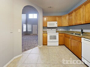 8405 Quarter Horse Dr in Riverview, FL - Foto de edificio - Building Photo